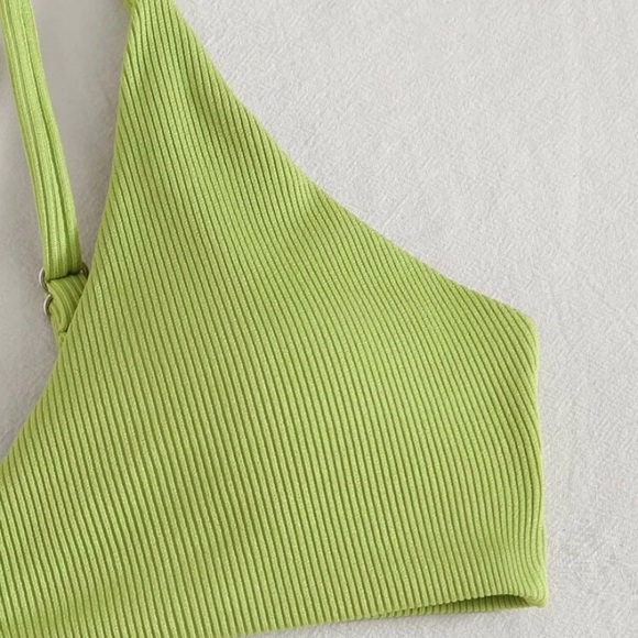 Green Bikini - Picture 4 of 4